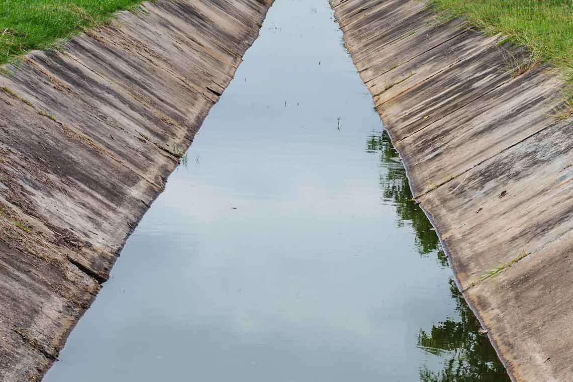 sarasota-roadside-drainage-ditch-dangers1